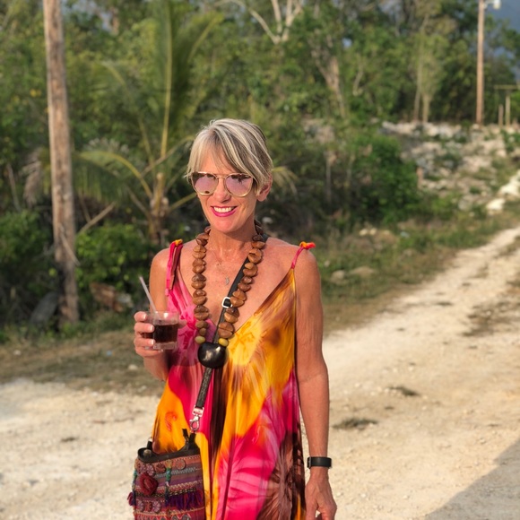 Hi! I'm Mona. - Picture 7 of 7